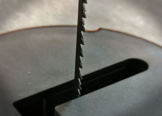 So spannst du deine Dekupier-Sägeblätter korrekt ein